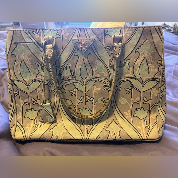 Prada Saffiano Women's Bag - Picture 3 of 13